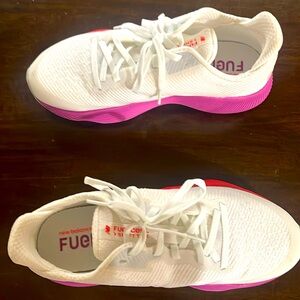 Women’s New Balance sneakers white with pink side trim